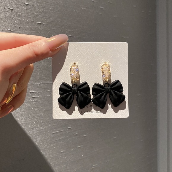 Jewelry - Black bow diamanté earrings